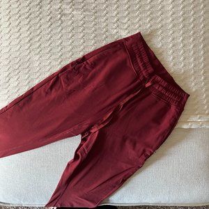 Buffbunny Jewel Jogger in Vineyard Dark Red